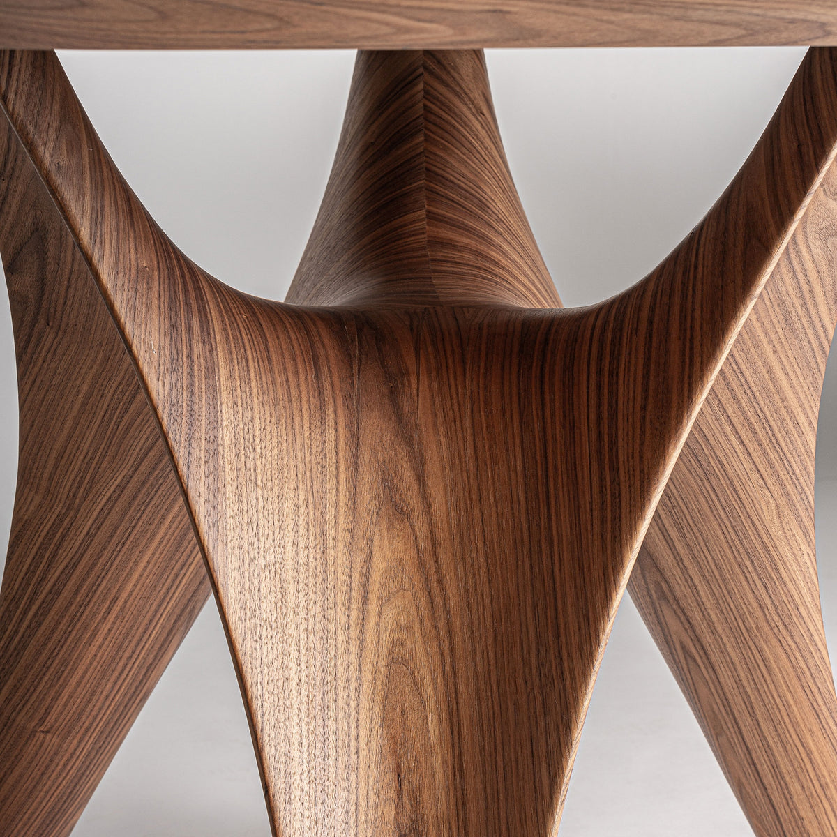 Mesa de comedor Bilzen — Chapa de nogal marrón natural
