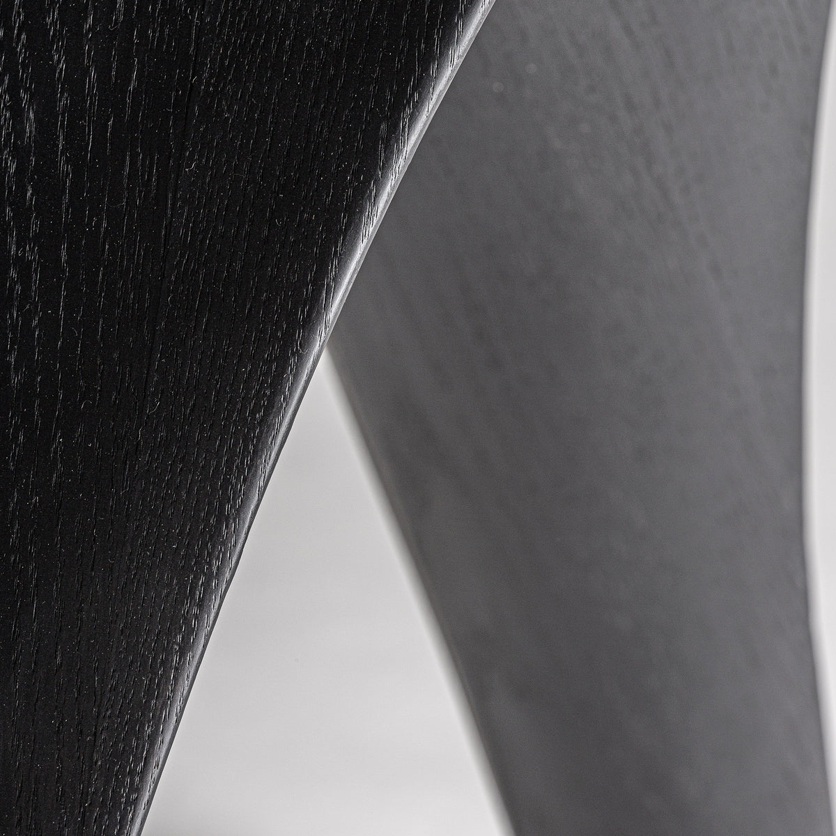 Mesa de comedor Bilzen — Chapa de roble negro