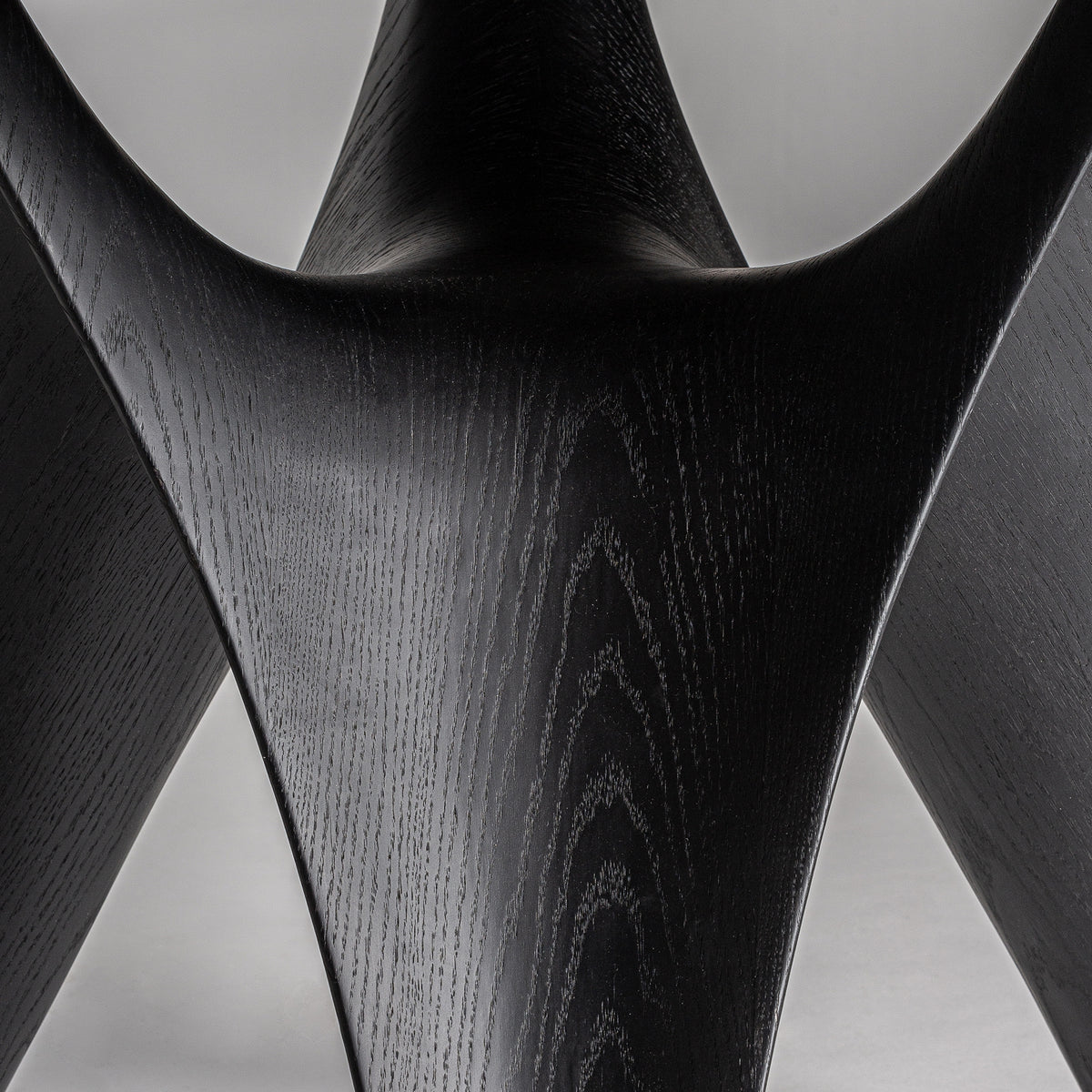 Mesa de comedor Bilzen — Chapa de roble negro