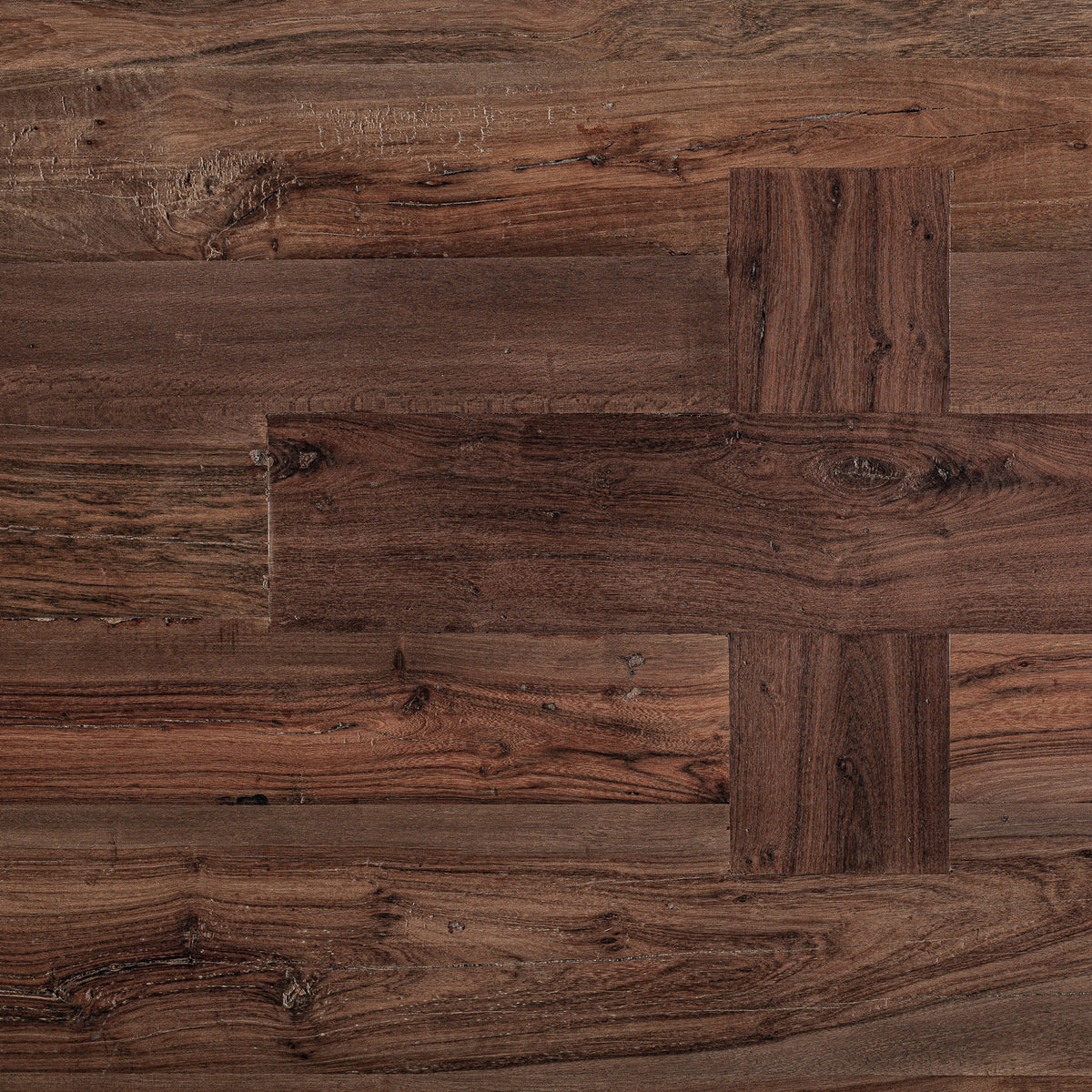 Mesa de comedor Brutalist — Madera de sal marrón teñido