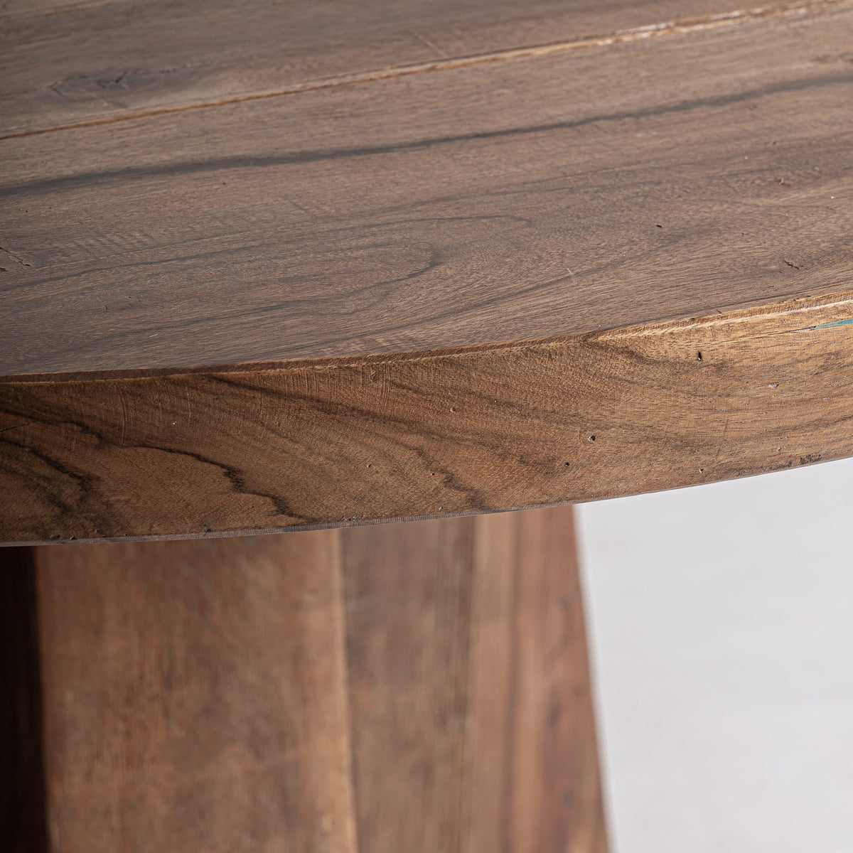Mesa de comedor Brutalist — Madera de sal marrón teñido