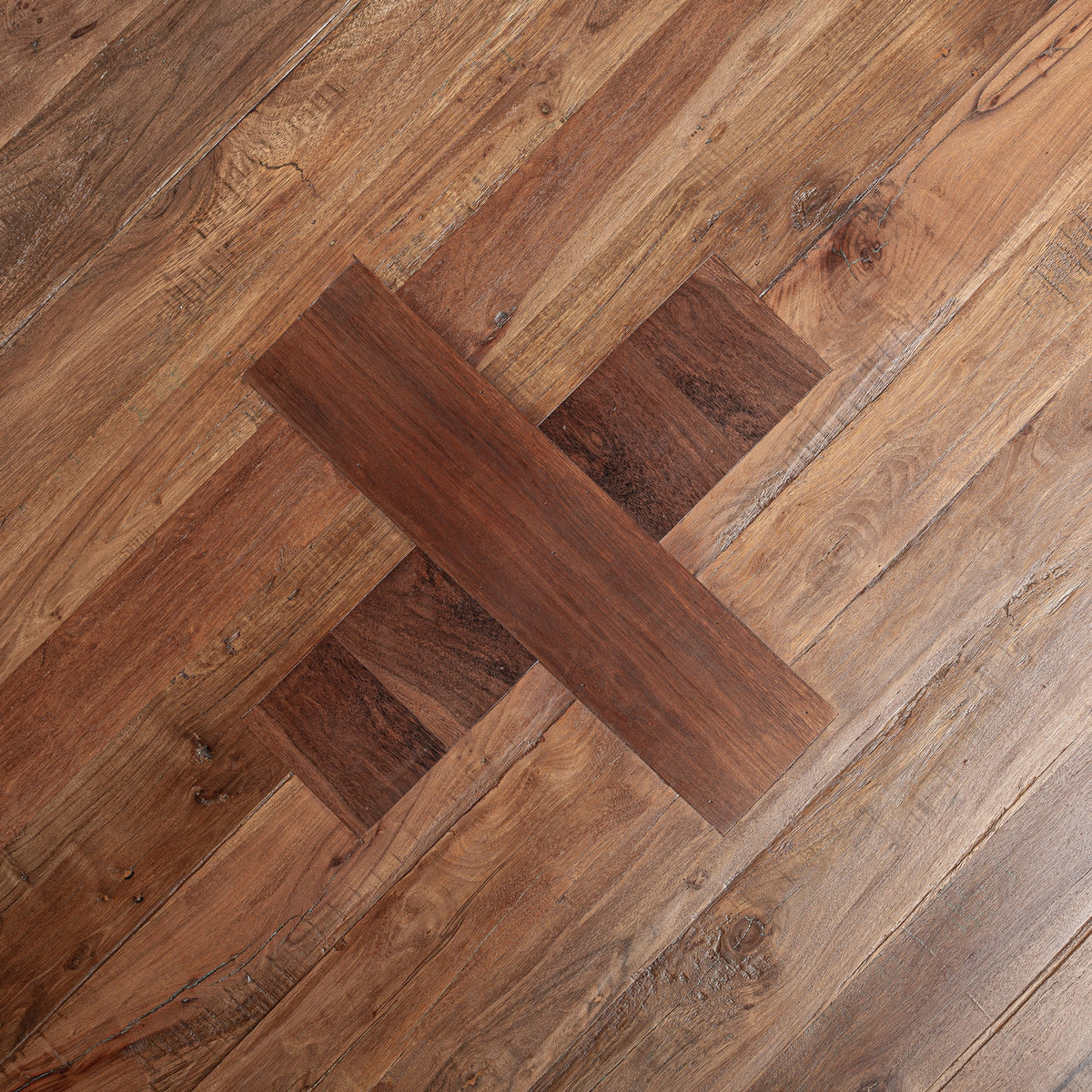 Mesa de comedor Brutalist — Madera de sal marrón teñido