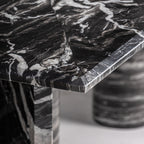 Mesa de comedor Gautby — Mármol negro
