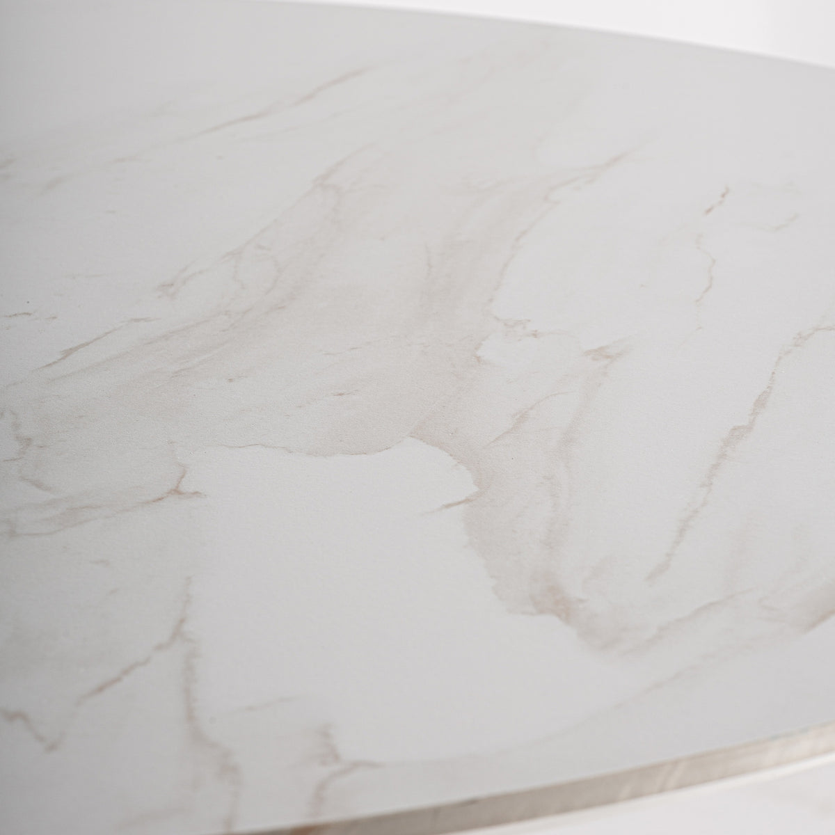 Mesa de comedor Lherm — Porcelánico blanco mate
