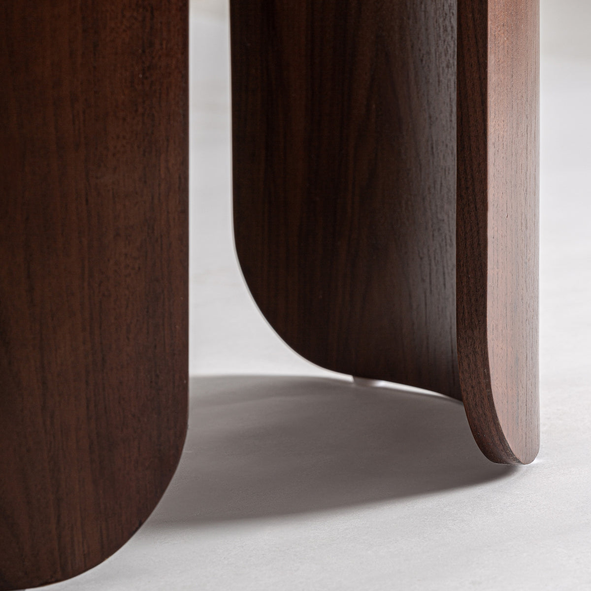 Mesa de comedor Lherm — Porcelánico blanco mate