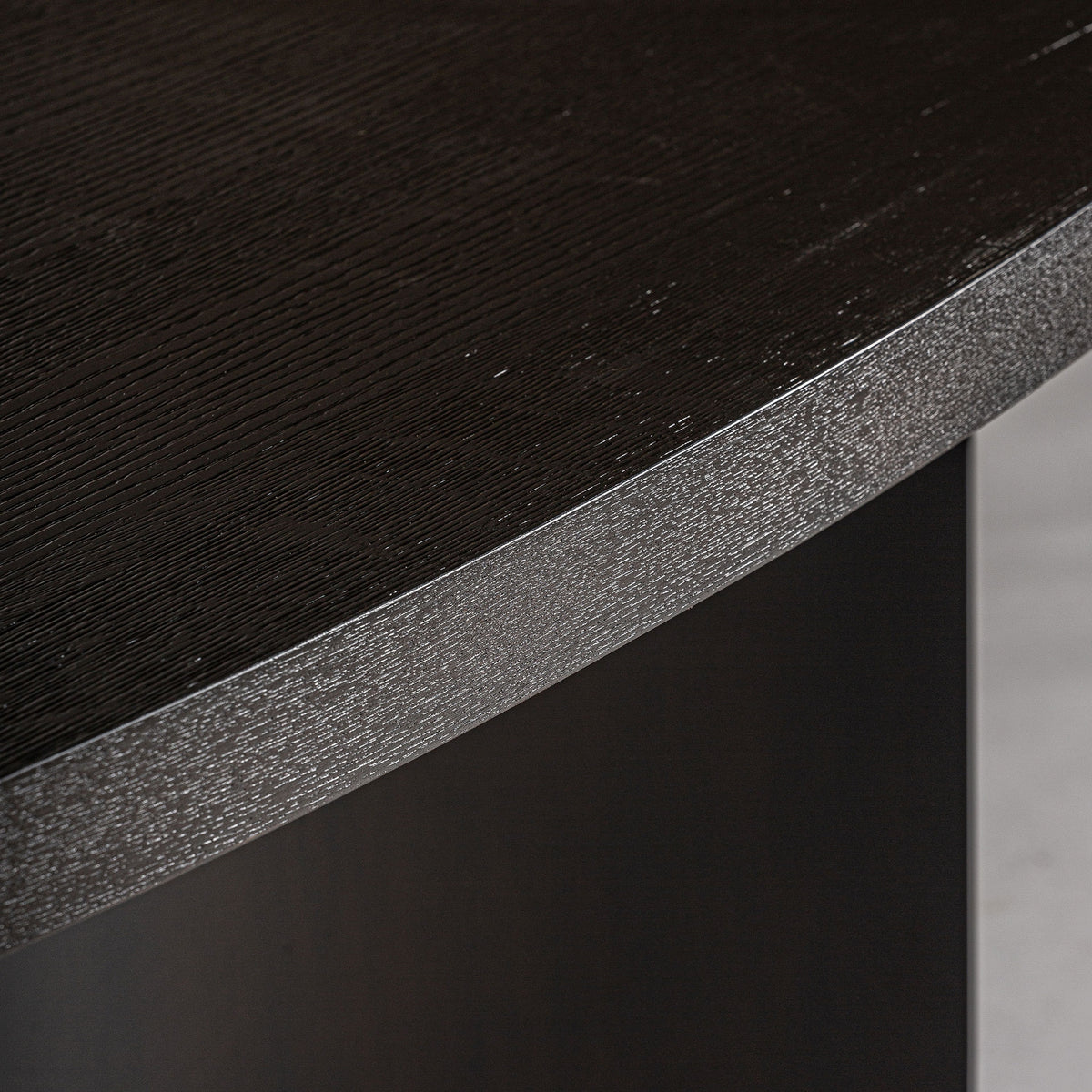 Mesa de comedor Neuvic — Chapa de roble marrón