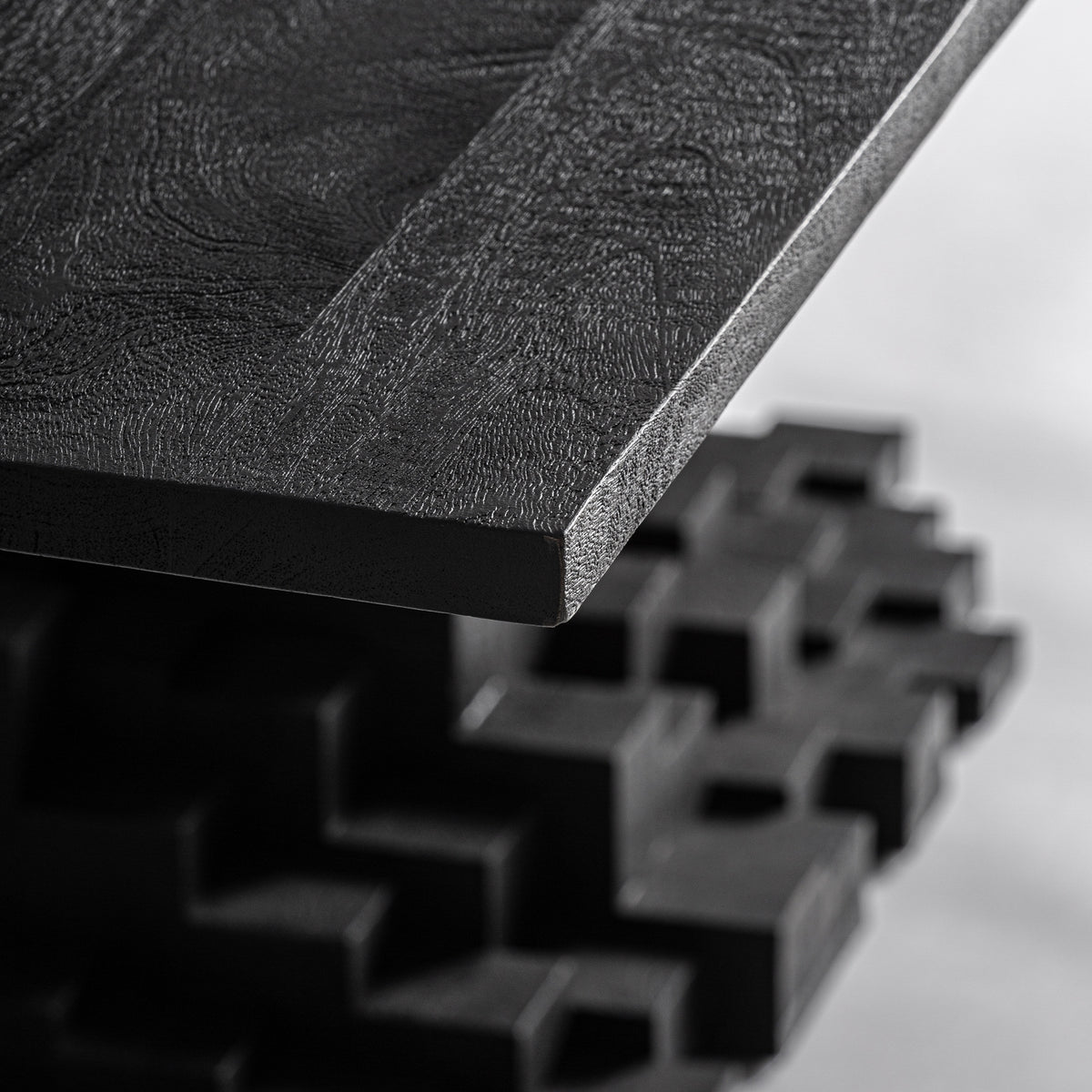 Mesa de comedor Pètria — Madera de mango negro arenado