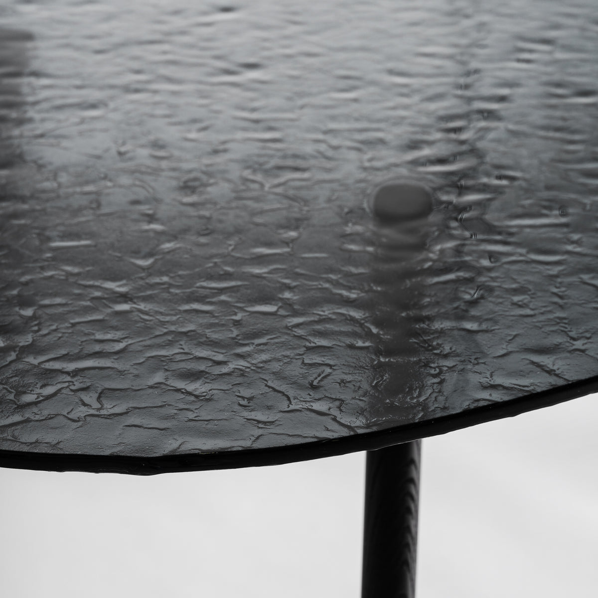 Mesa de comedor Suchdol — Madera de fresno negro