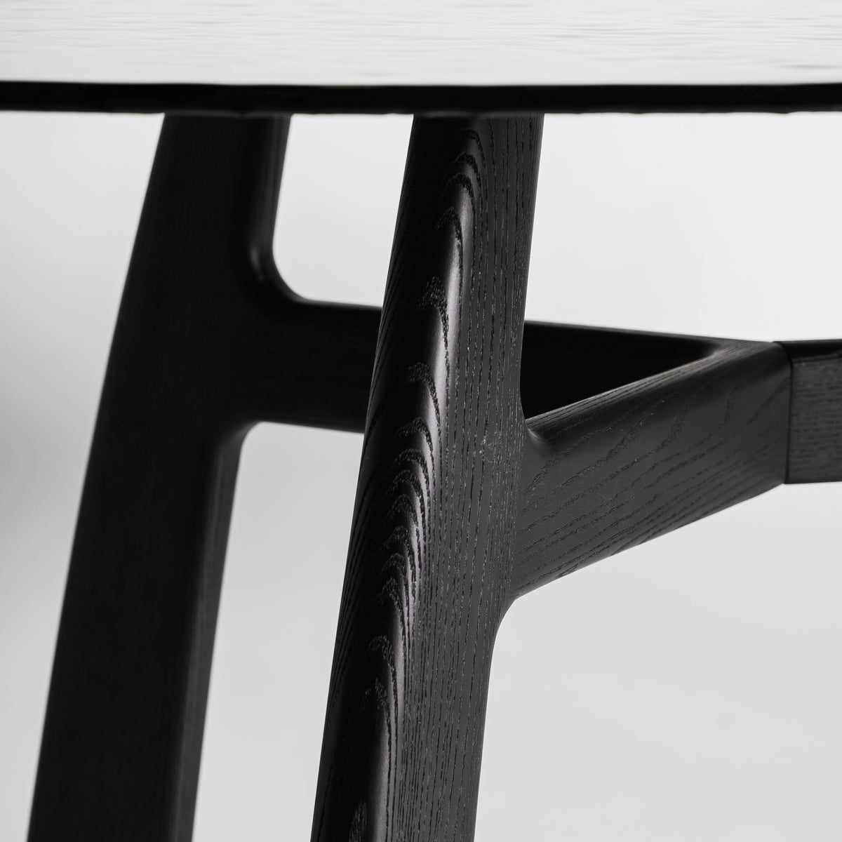 Mesa de comedor Suchdol — Madera de fresno negro