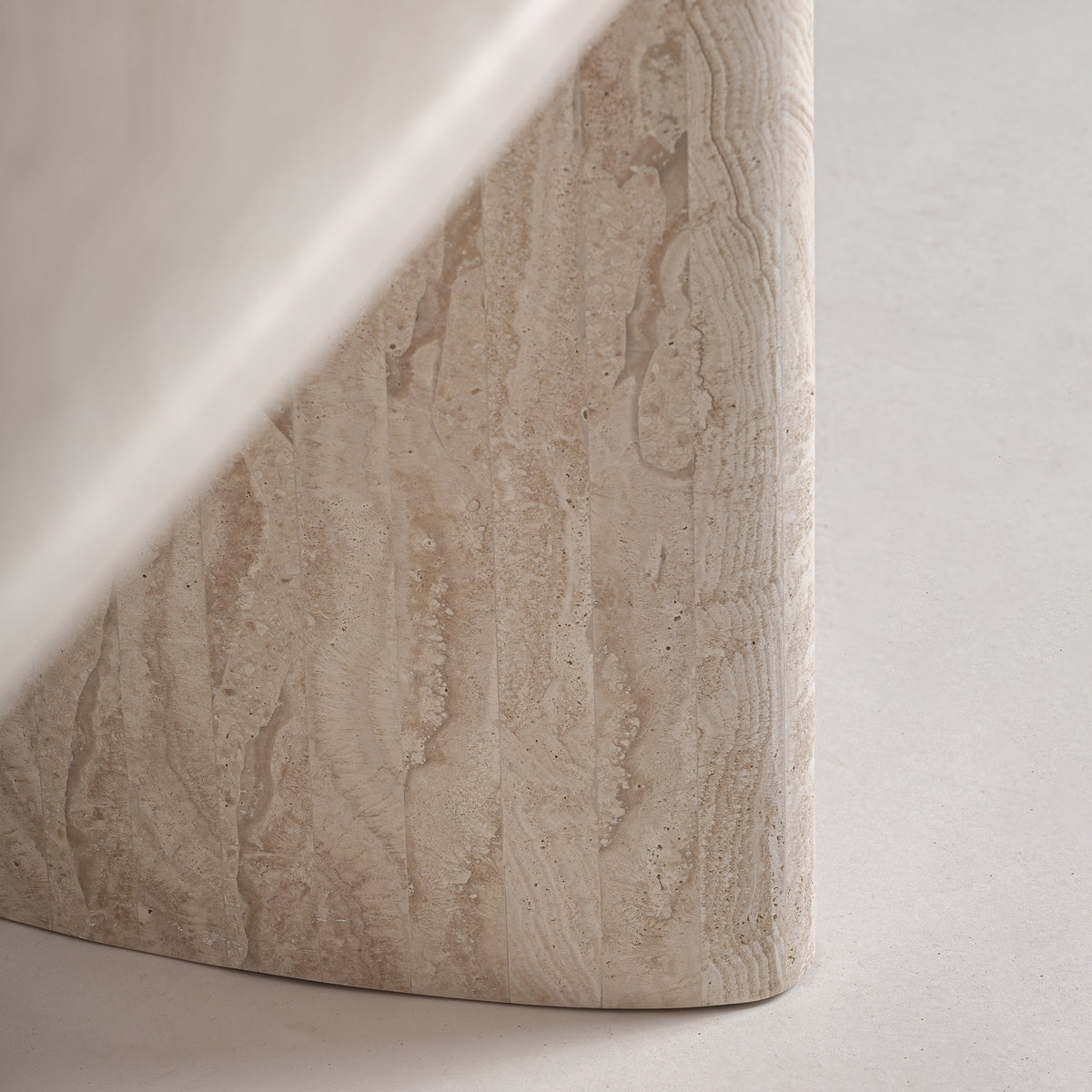 Mesa de comedor Thiennes — Travertino blanco roto