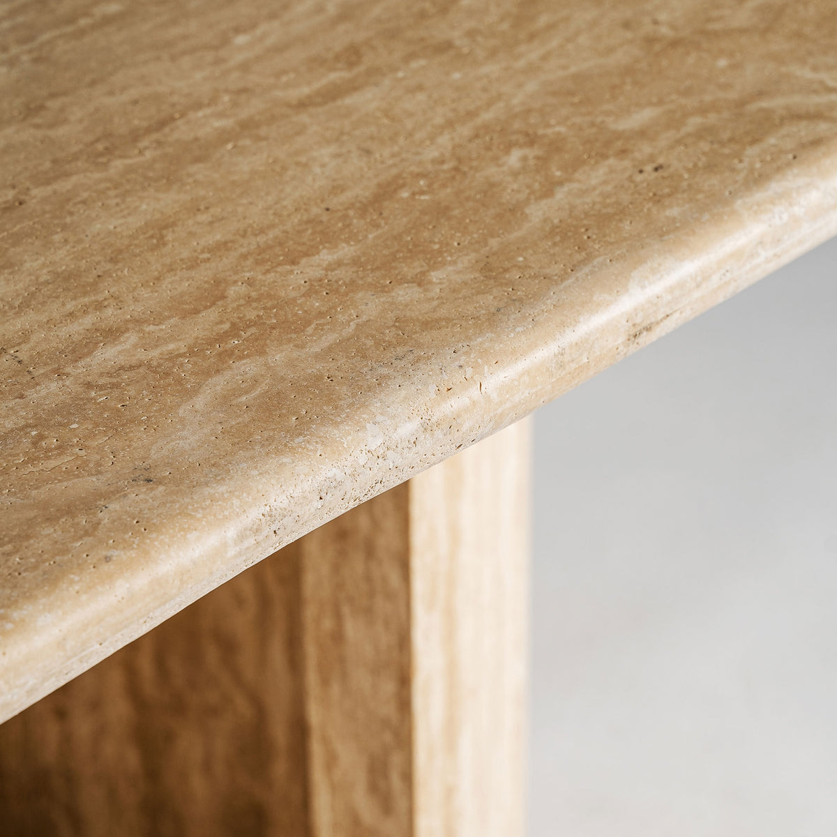 Mesa de comedor Thiennes — Travertino marrón claro