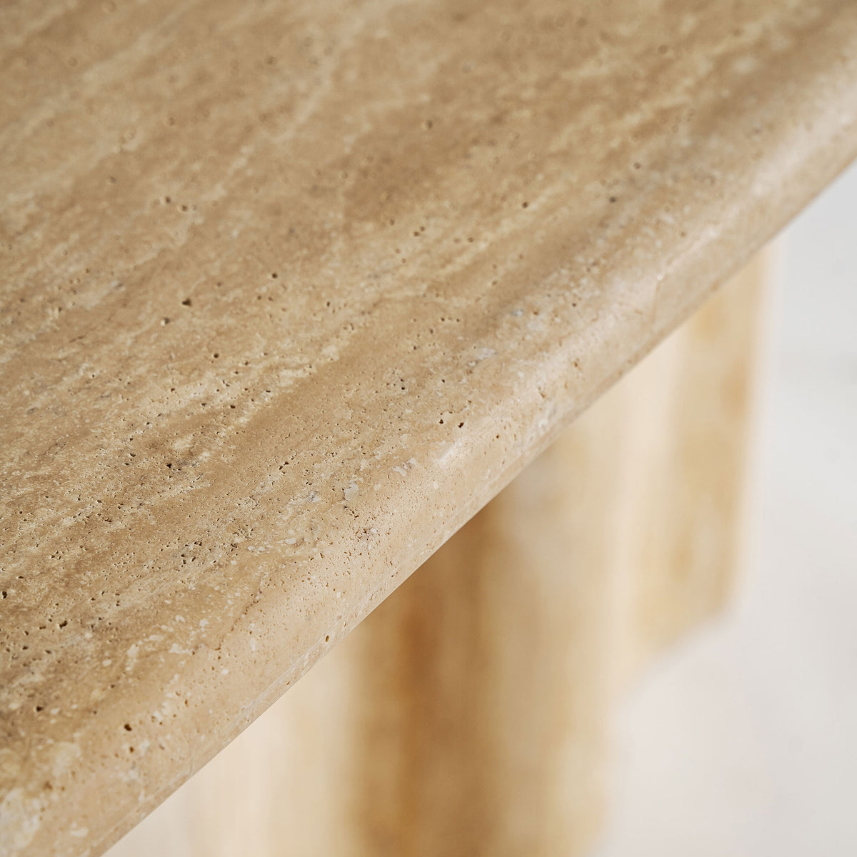 Mesa de comedor Thiennes — Travertino marrón claro