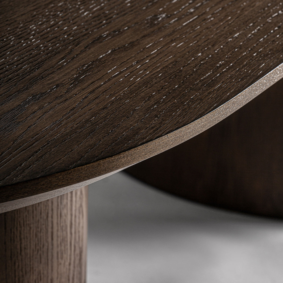 Mesa de comedor Treignac — Chapa de roble marrón teñido