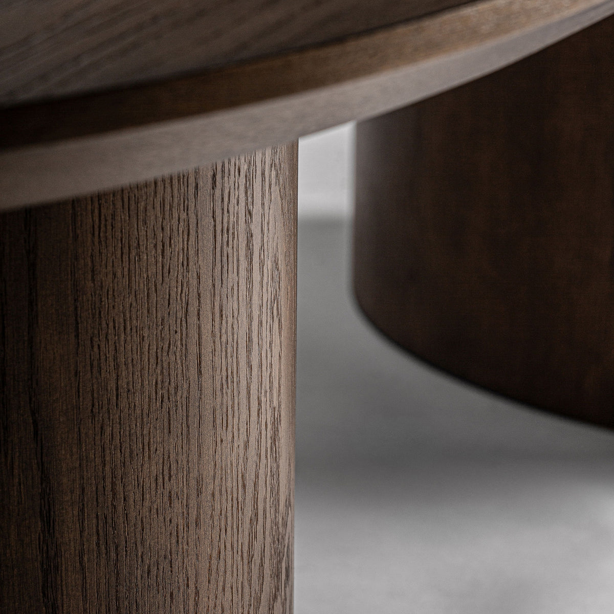 Mesa de comedor Treignac — Chapa de roble marrón teñido