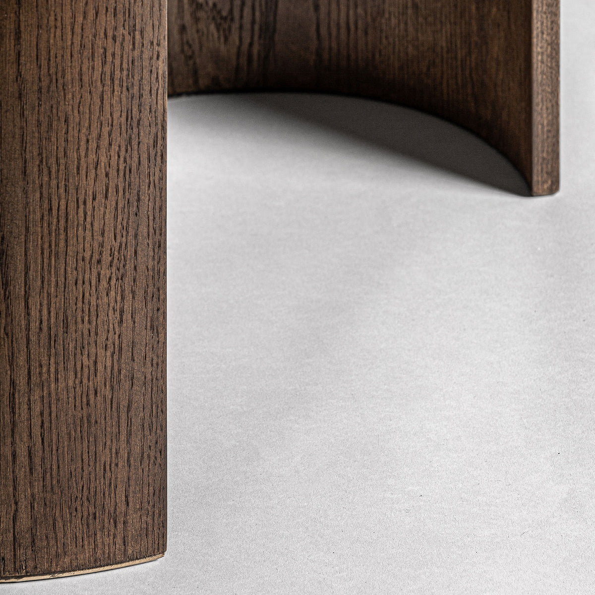 Mesa de comedor Treignac — Chapa de roble marrón teñido