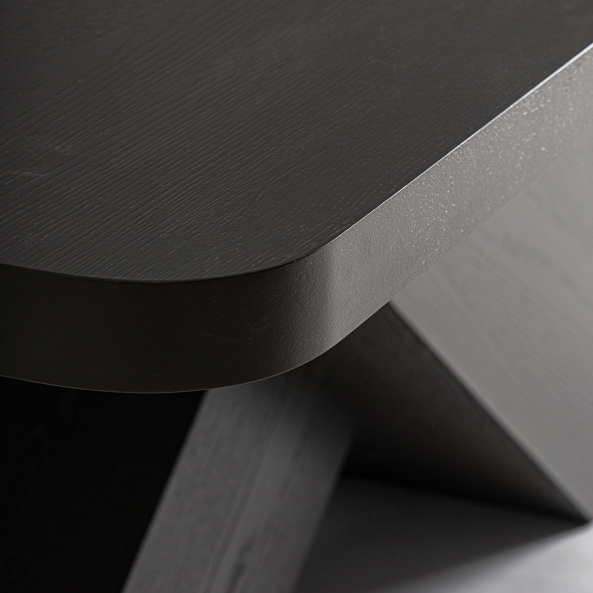 Mesa de comedor Yvore — Madera roble negro