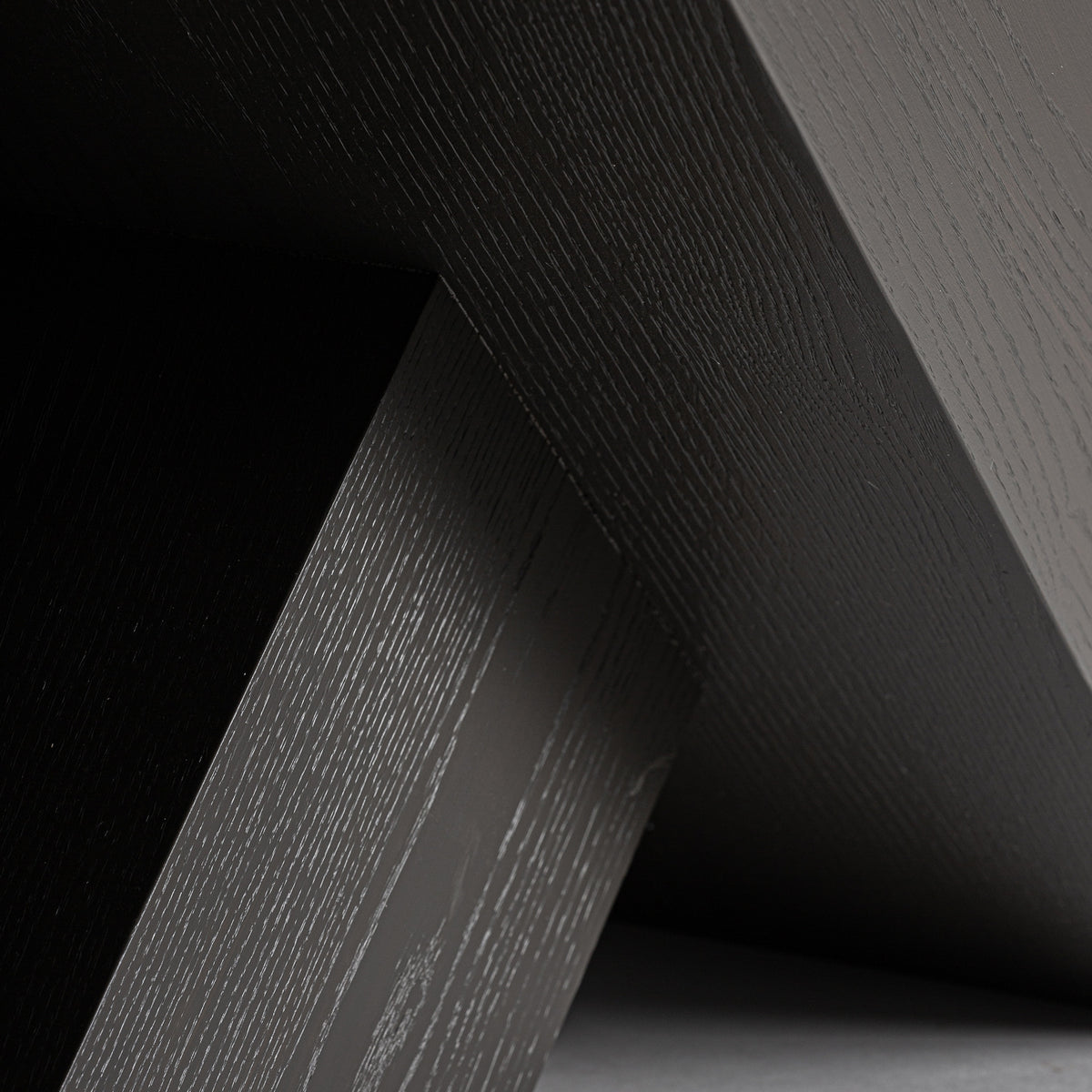 Mesa de comedor Yvore — Madera roble negro
