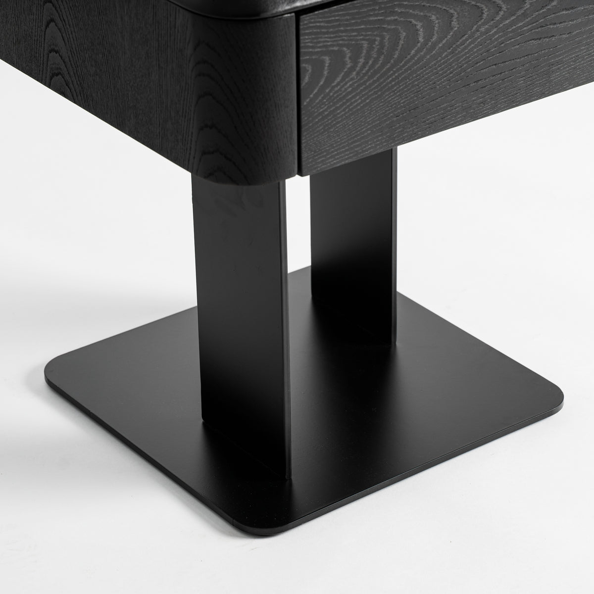 Mesita de noche Caiza — Madera dm negro