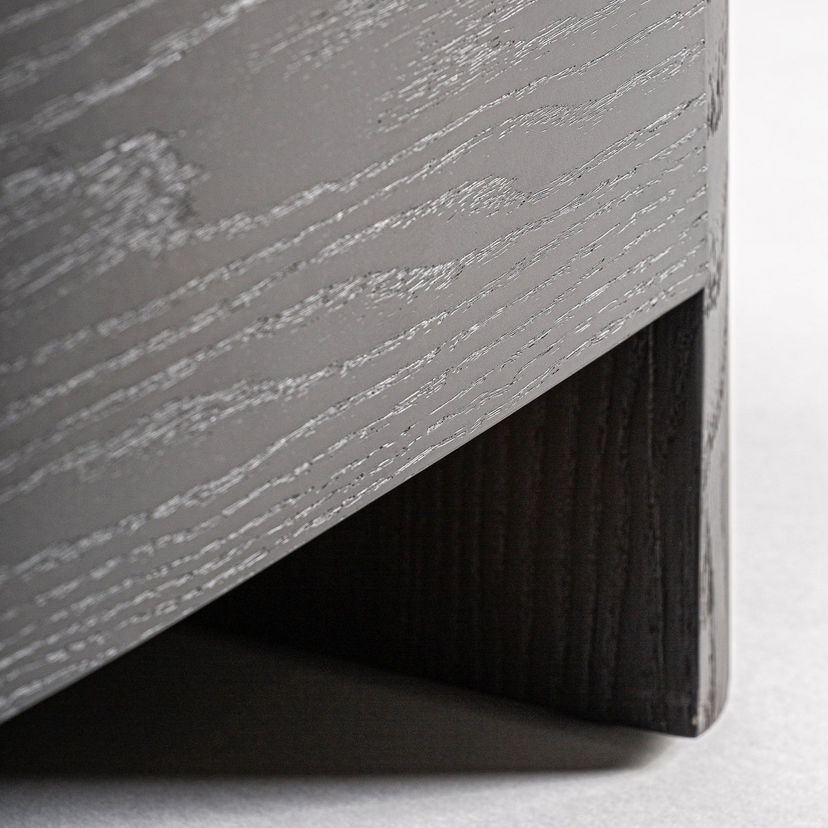 Mesita de noche Wolfach — Madera contrachapada negra