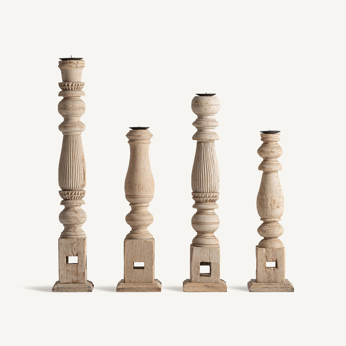 Portavela Dif — Madera de teca marrón claro tallado