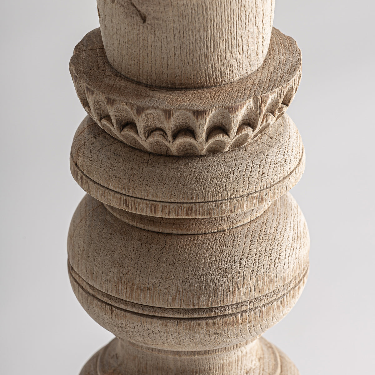 Portavela Dif — Madera de teca marrón claro tallado
