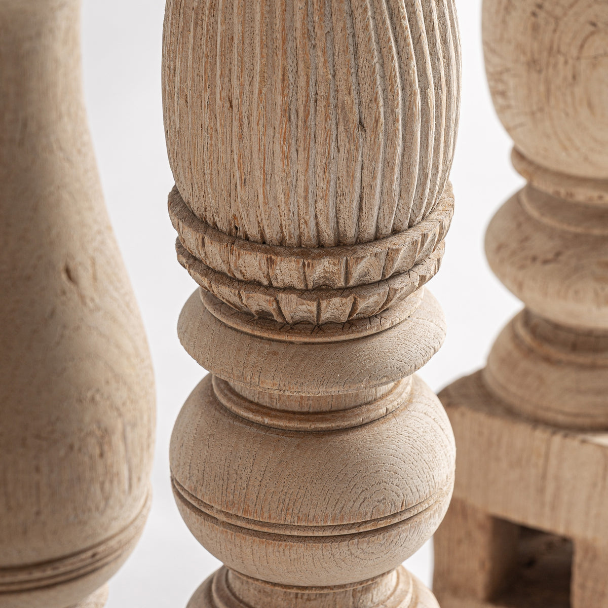 Portavela Dif — Madera de teca marrón claro tallado