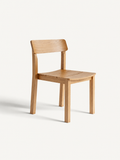 Silla de exterior apilable de teca Rawi Wa