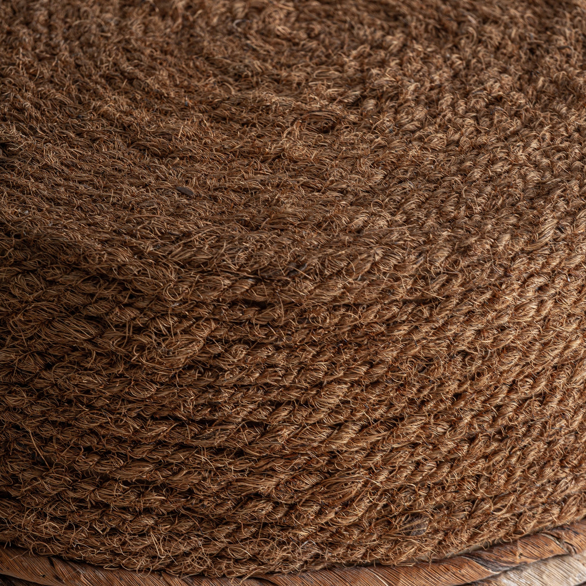 Reposapiés Brunico — Madera suar marrón