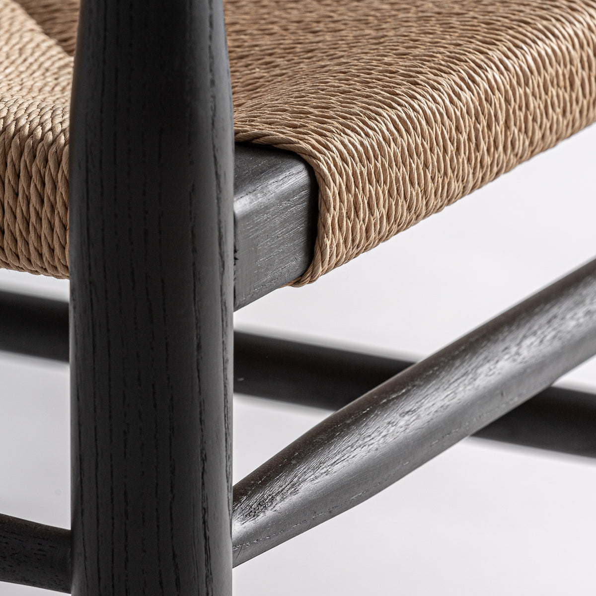Sillón Dalvik — Madera de caucho negro