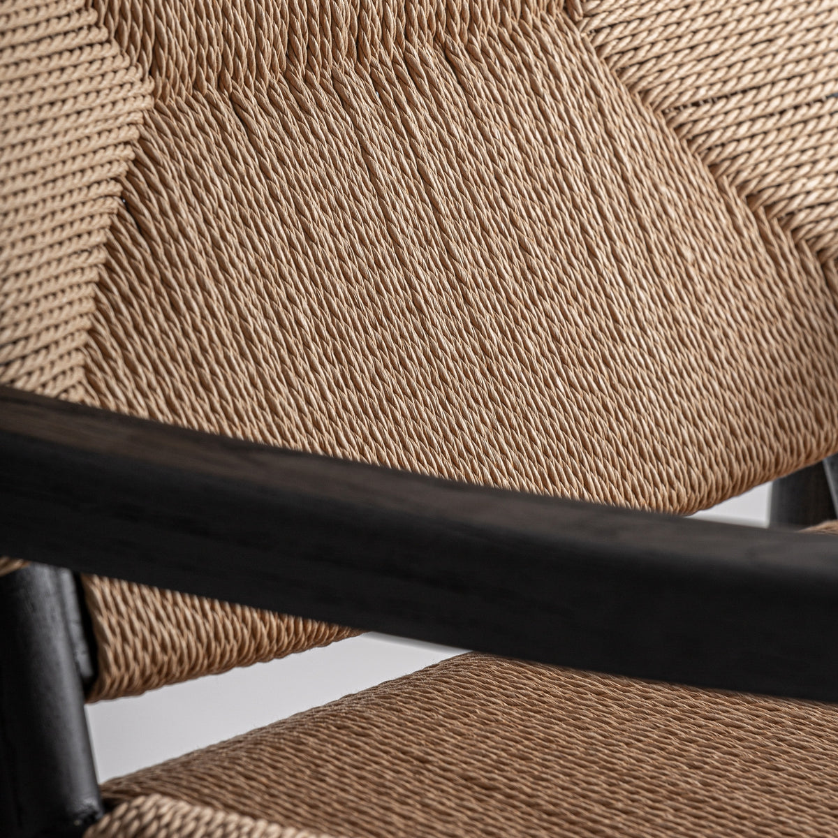 Sillón Dalvik — Madera de caucho negro