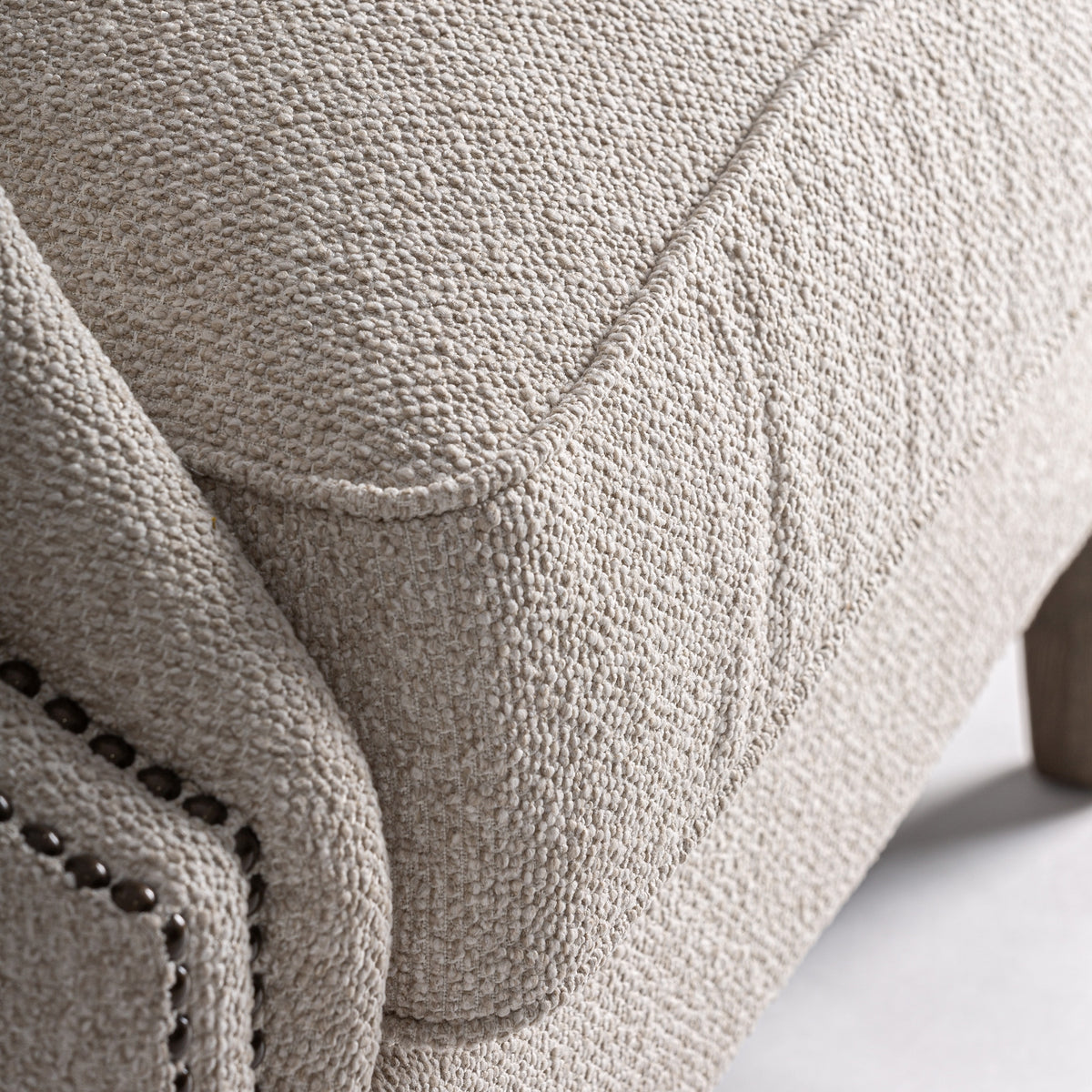 Sillón Leiston — poliéster crema