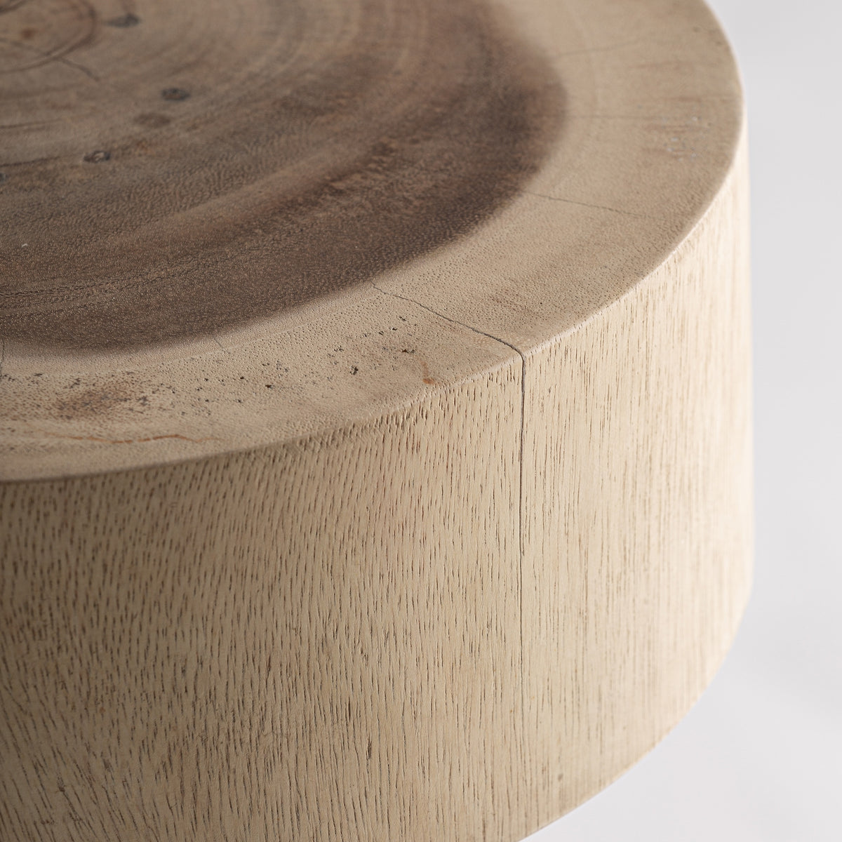 Taburete Kalandi — Madera suar marrón