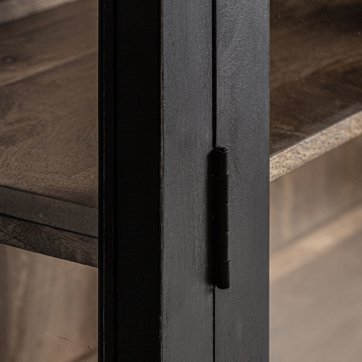 Vitrina Bavay — Madera de mango negro