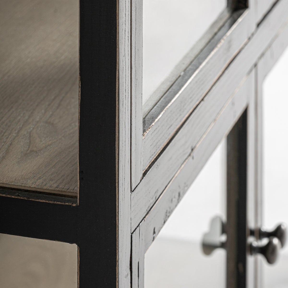 Vitrina Bern — Madera de olmo negro