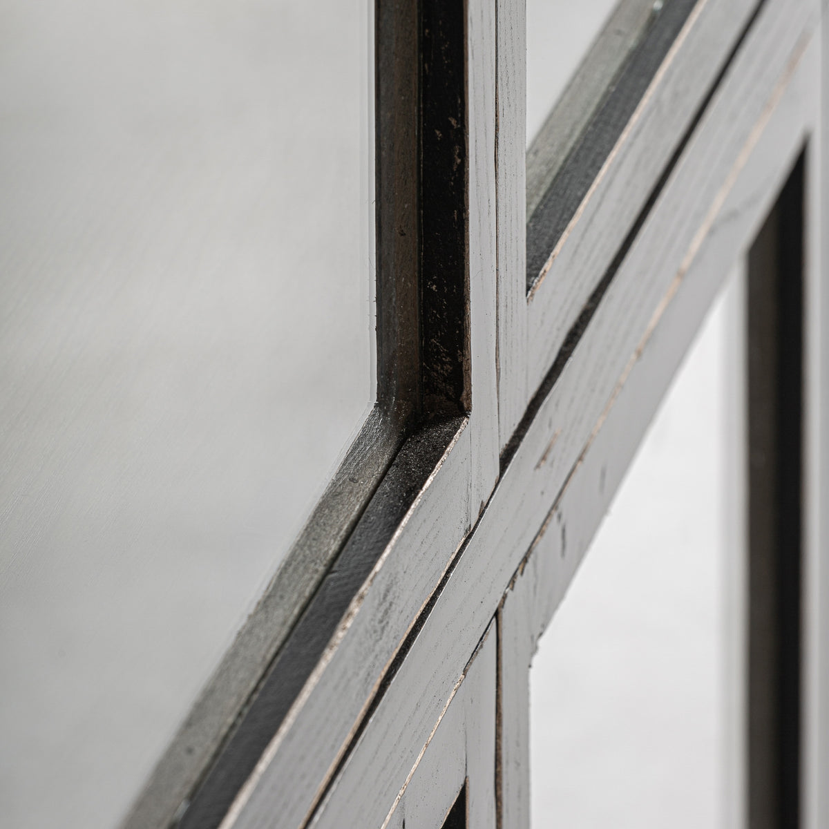 Vitrina Bern — Madera de olmo negro
