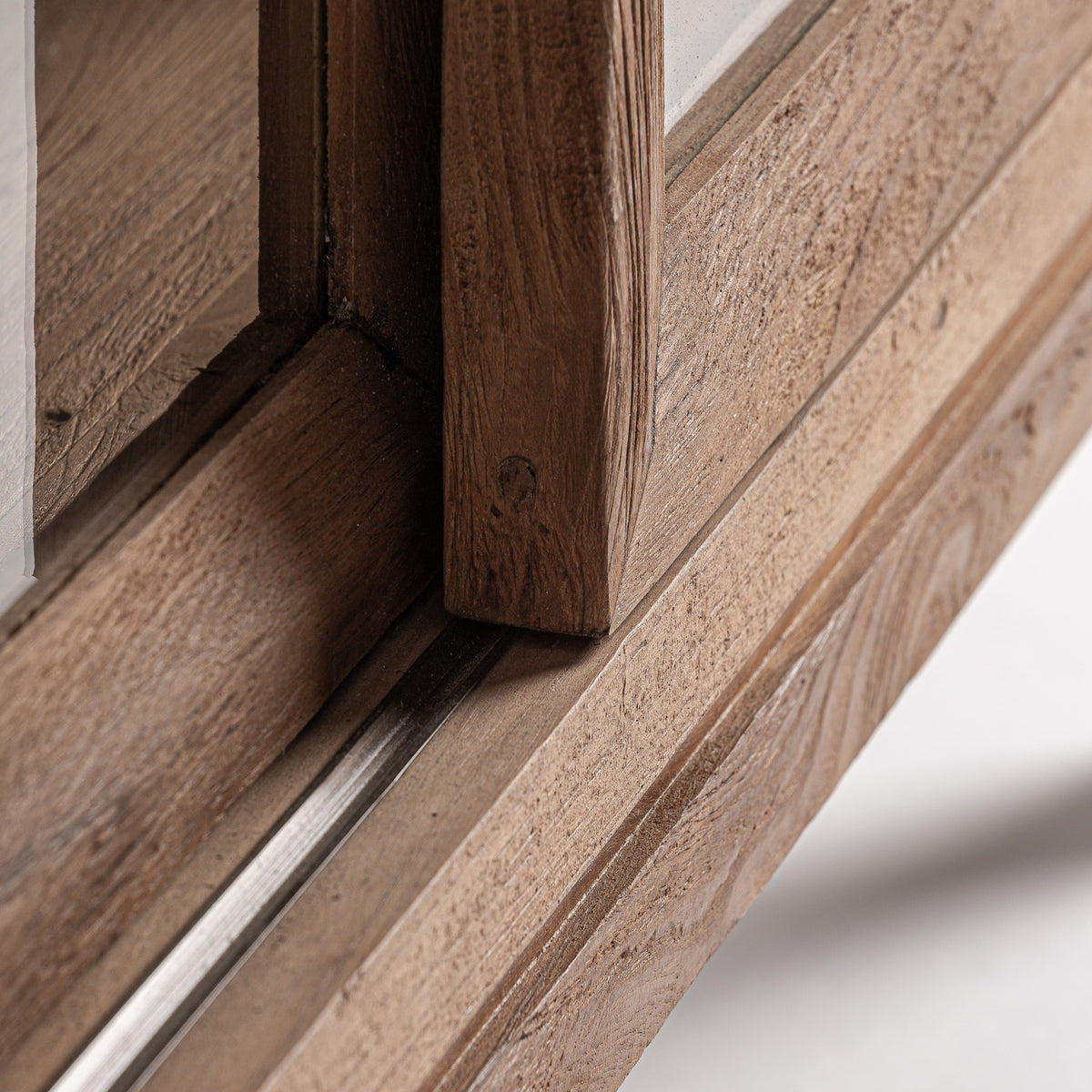 Vitrina Broich — Madera de teca marrón