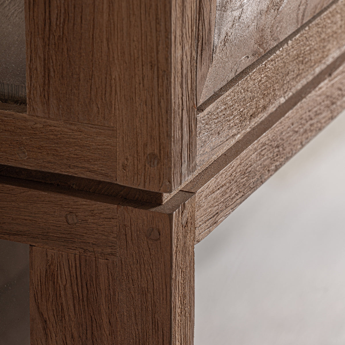 Vitrina Broich — Madera de teca marrón