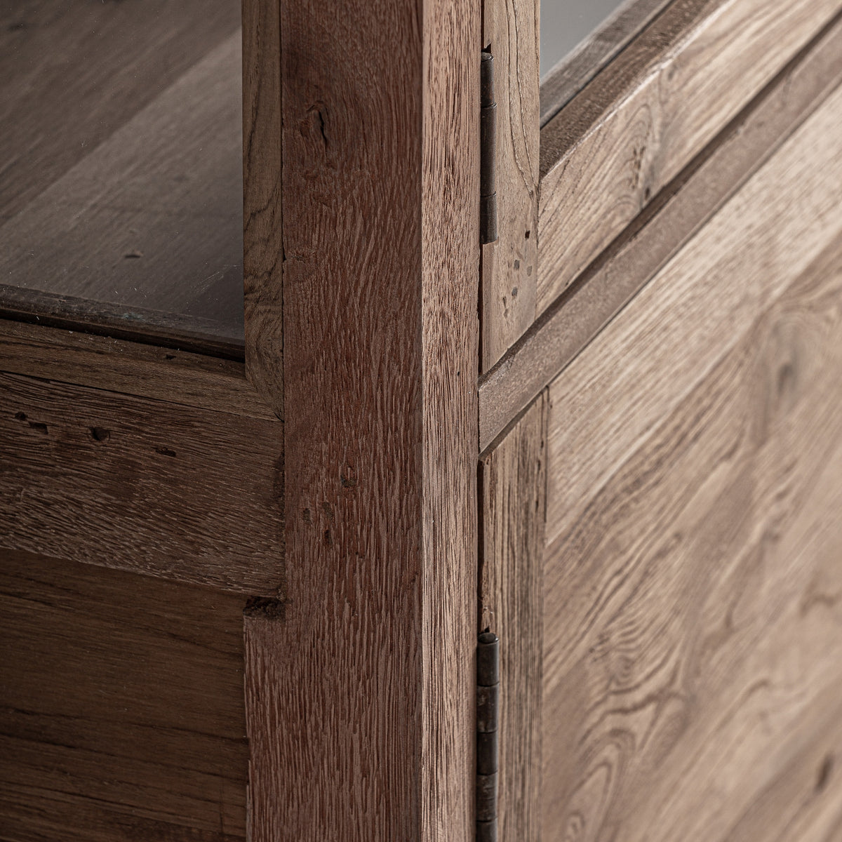 Vitrina Helmond — Madera recuperada marrón