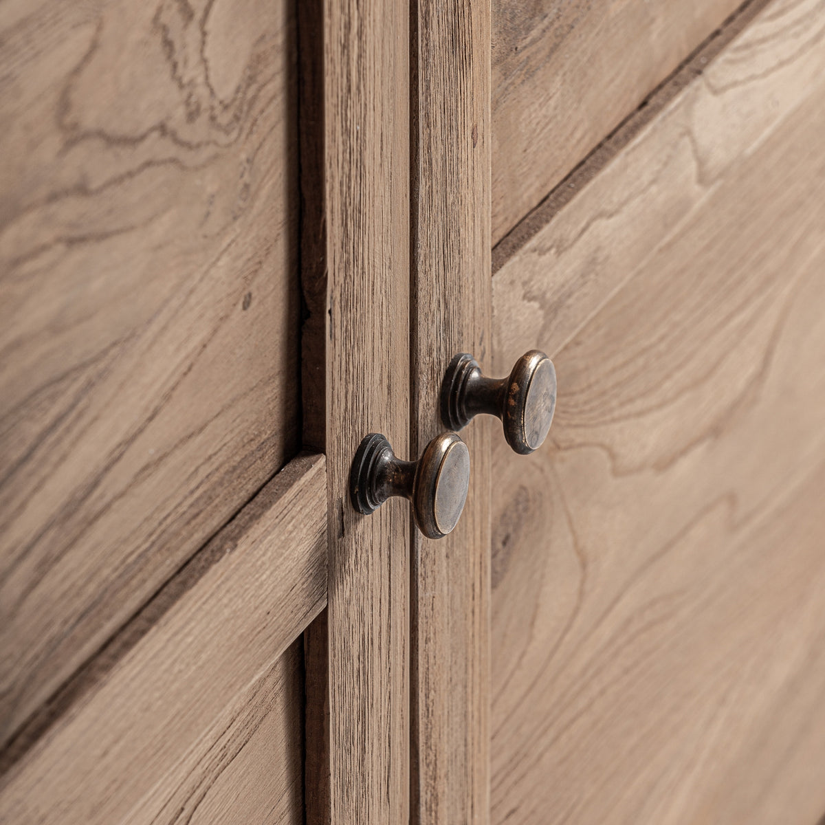 Vitrina Helmond — Madera recuperada marrón