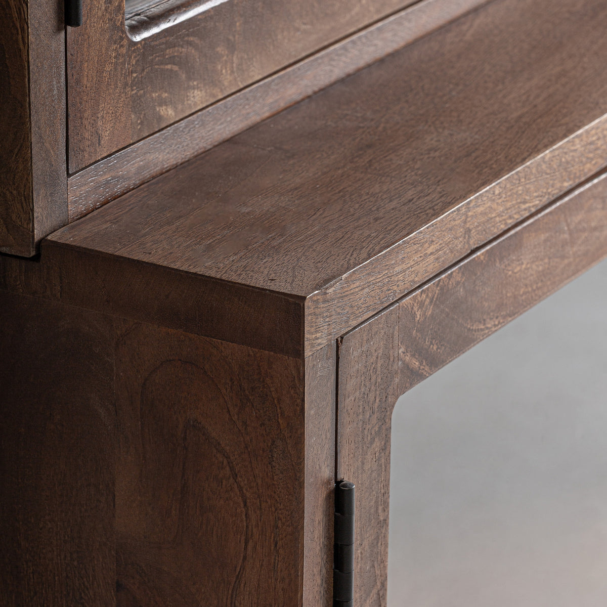 Vitrina Jekye — Madera de mango reciclada marrón natural