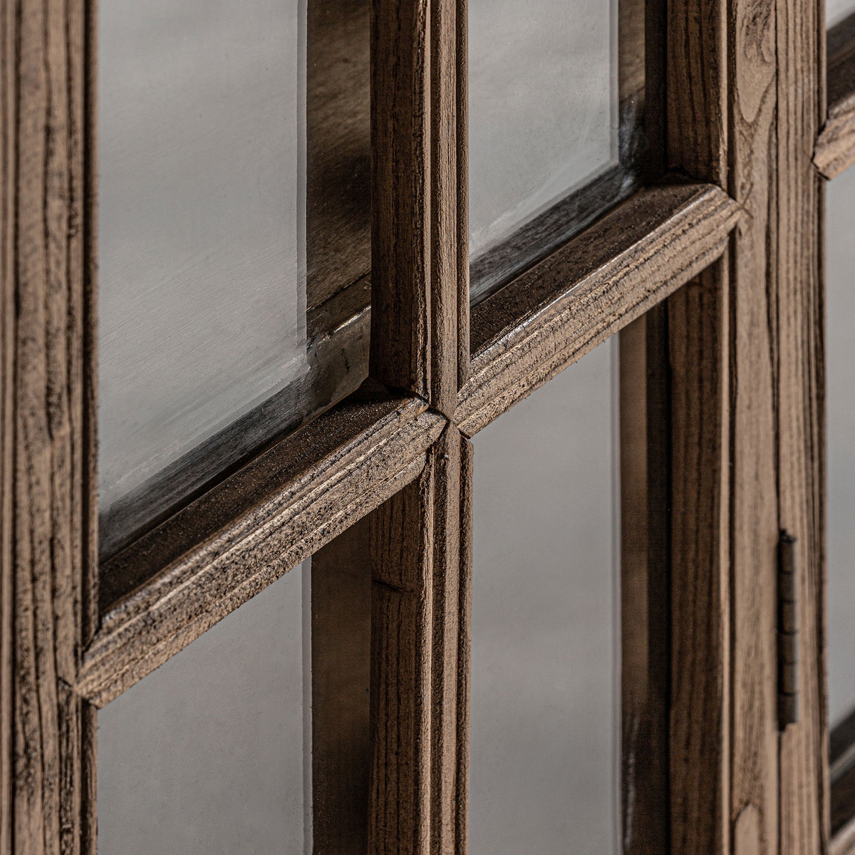 Vitrina Tartu — Madera de olmo marrón
